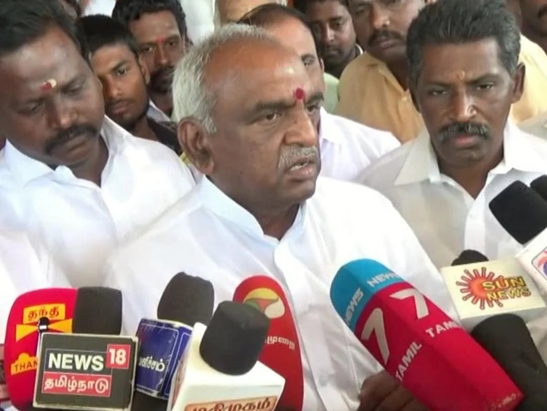 `வேலாயுதம் குறித்து அவதூறு கருத்து; அழகிரி மன்னிப்புக் கேட்க வேண்டும்’ - பொன்.ராதாகிருஷ்ணன்