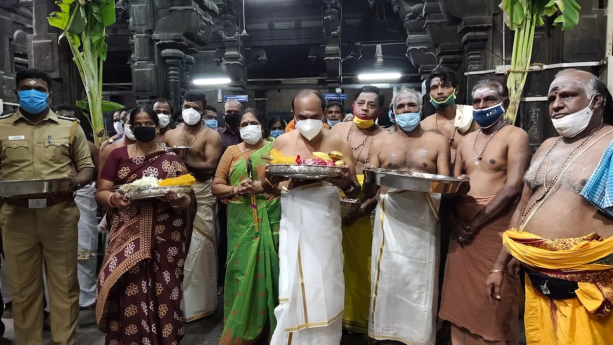 பூஜையில் கலந்து கொண்ட அமைச்சர் கடம்பூர் ராஜூ
