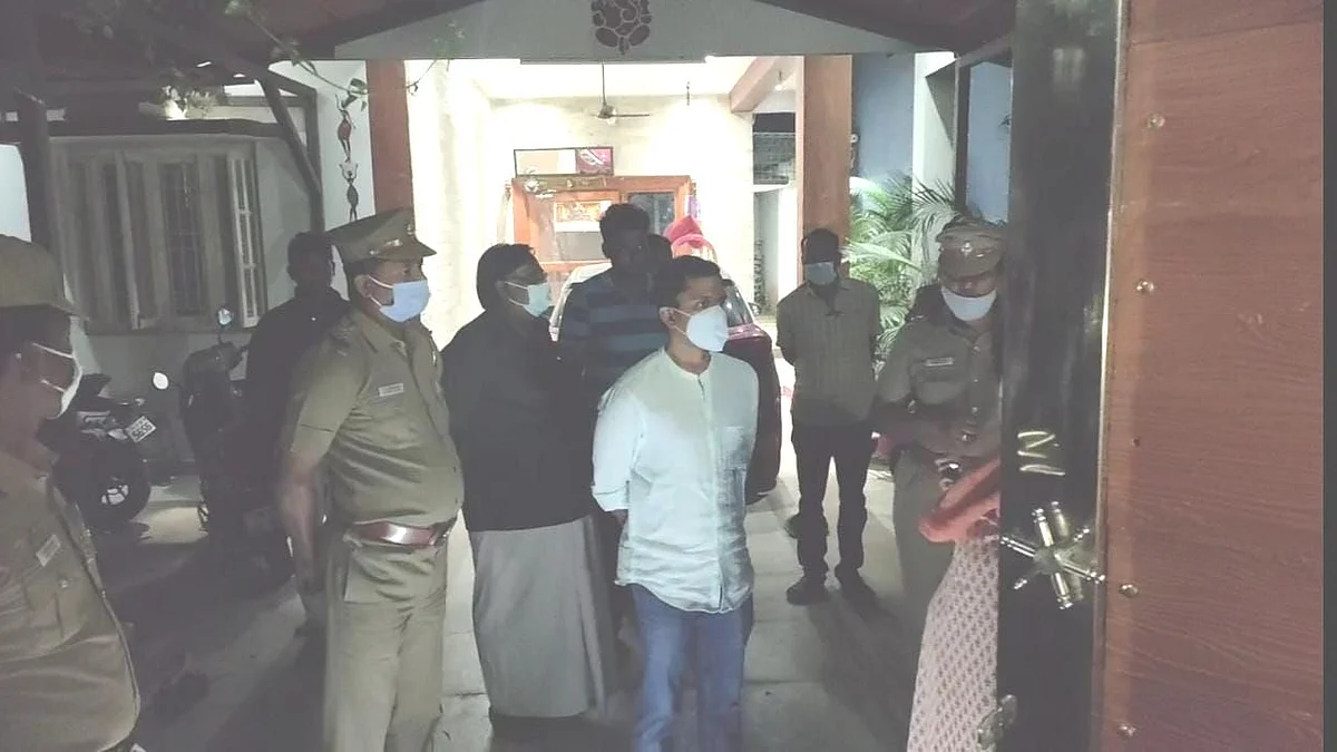 விசாரணை நடத்திய போலீஸார்