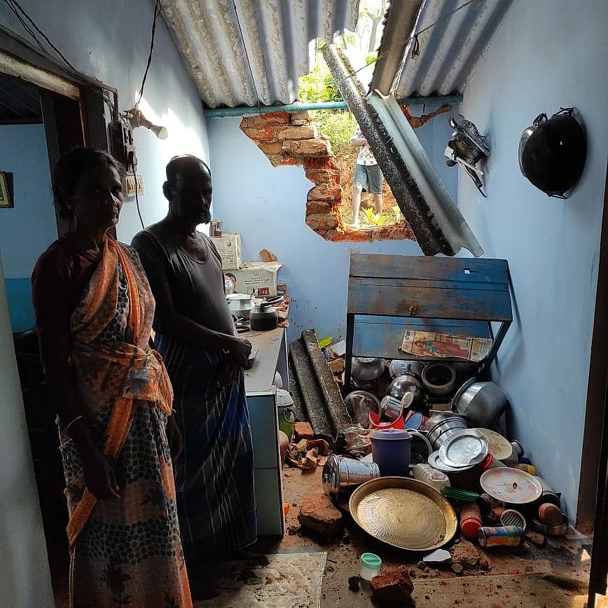 யானை தாக்கி சேதமடைந்த வீடு