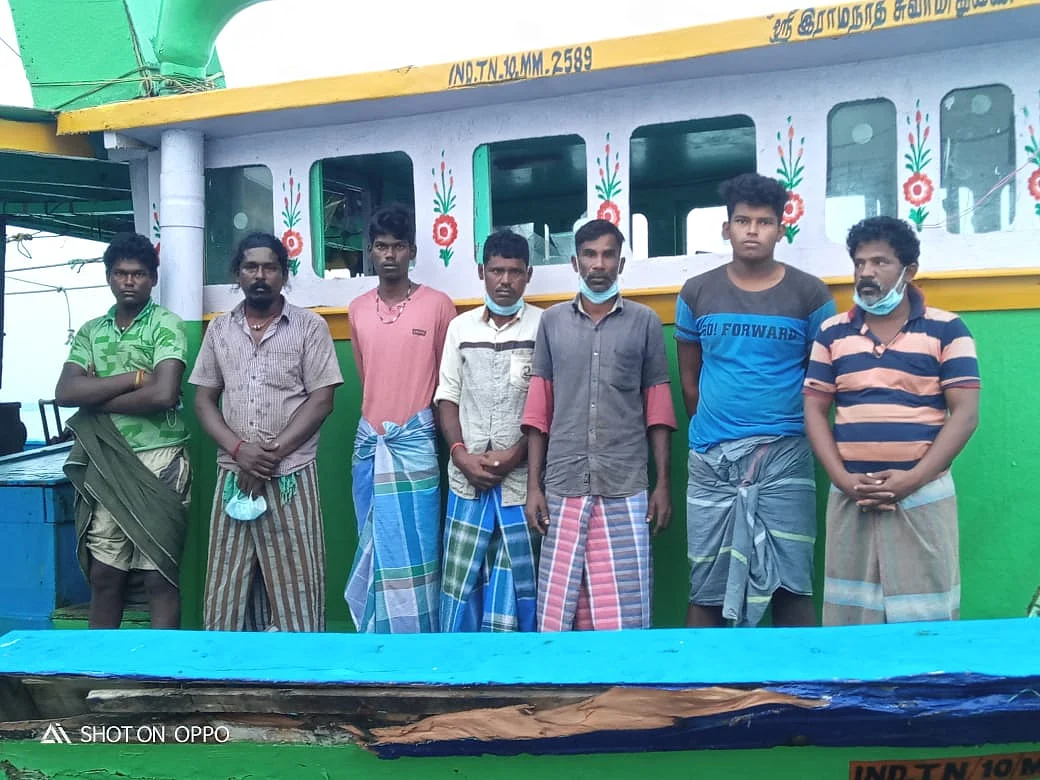 சிறைபிடிக்கப்பட்ட மீனவர்கள்