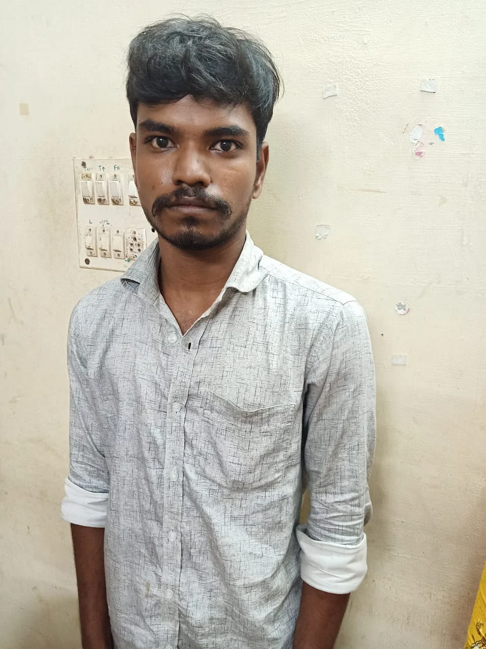 புரோக்கர் தினேஷ்
