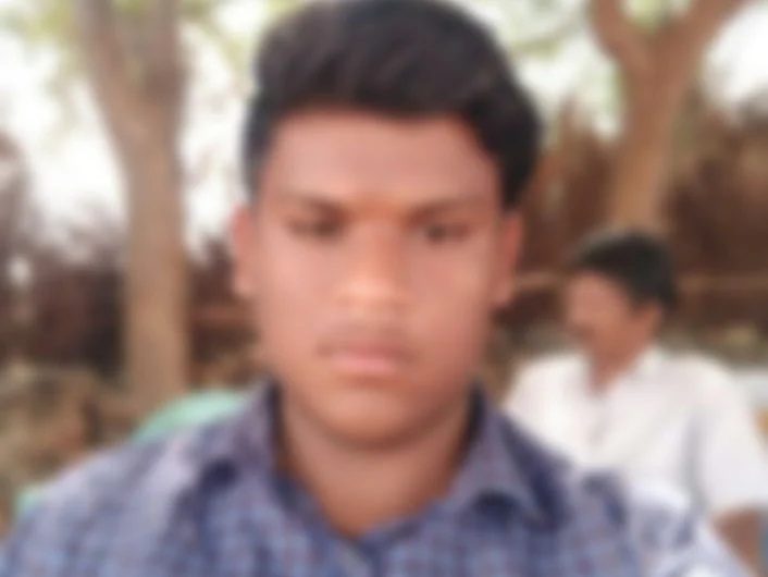 கரூர்: செல்போன் வெடித்து மாணவர் பலி... அதிர்ச்சியில் தந்தையும் இறந்த சோகம்!