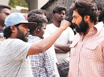 சினிமா விகடன்: ரஜினியிடம் அரசியல் பேசினேன்! விஜய்க்குக் கதை சொன்னேன்!