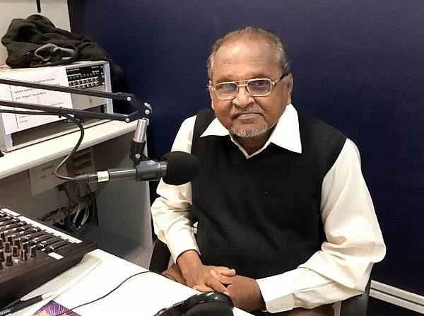 வர்ணனை செய்யும் அப்துல் ஜப்பார்