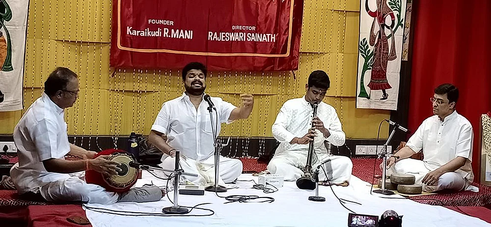 பாலமுரளிகிருஷ்ணா - கார்த்திகேயன்