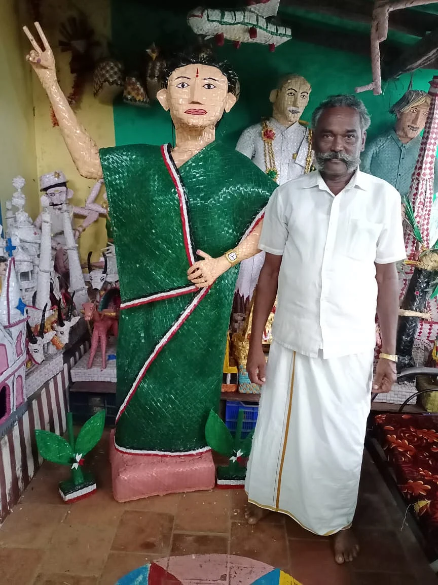 ஜெயலலிதா உருவச்சிலையுடன் பால்பாண்டி