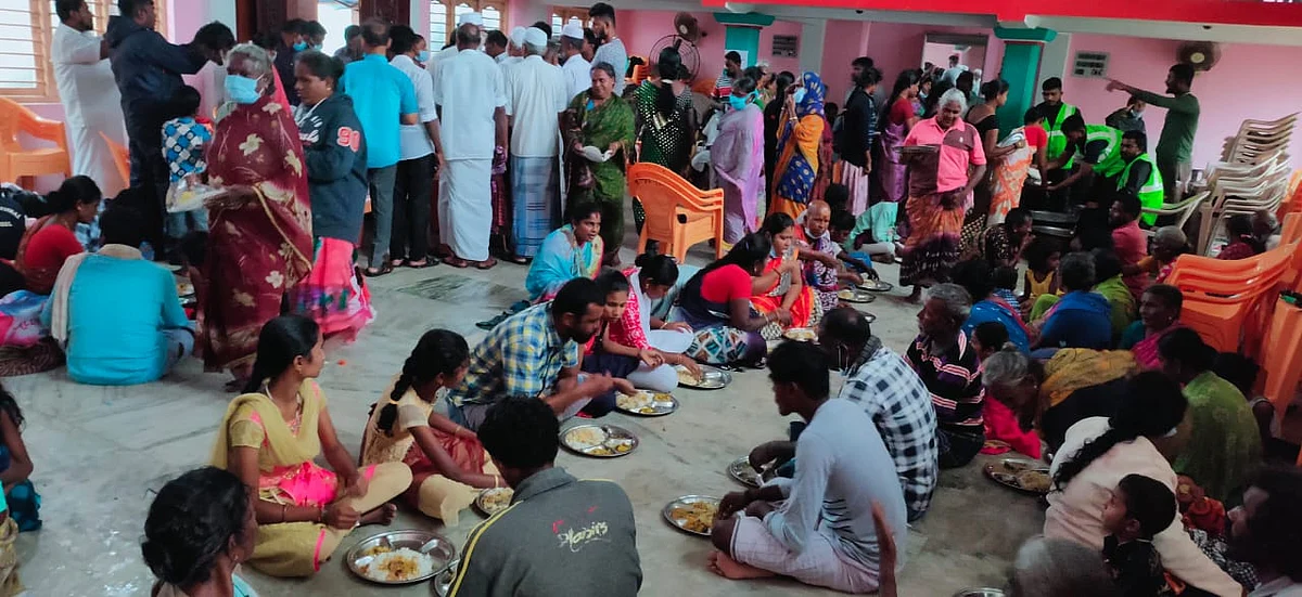 புரெவி புயல் காரணமாக முகாம்களில் தங்கவைக்கப்பட்டுள்ள பொதுமக்கள்