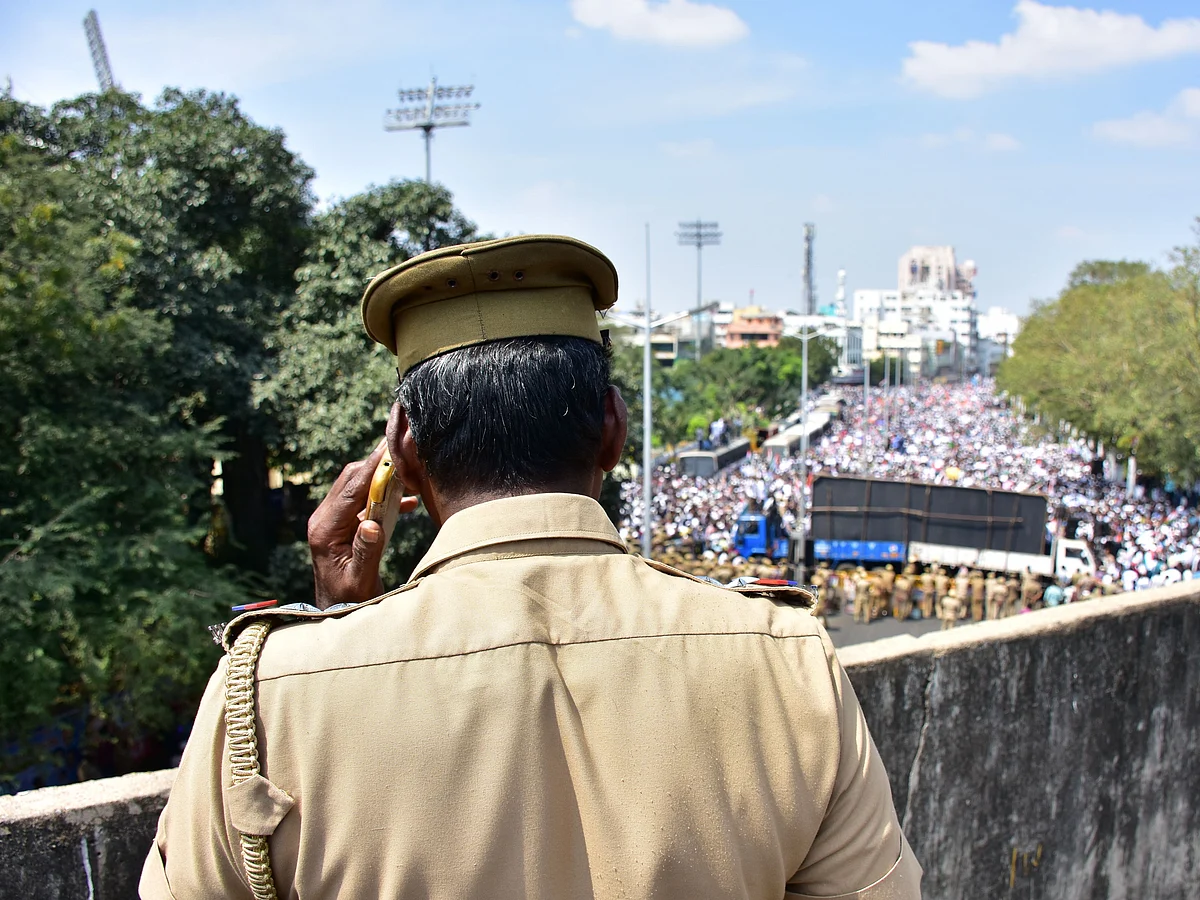 காவல்துறையின் பாலியல் குற்றங்கள் தண்டனைக்கு உட்படாதவையா... 3 சம்பவங்கள் சொல்லும் சேதி! #VoiceOfAval