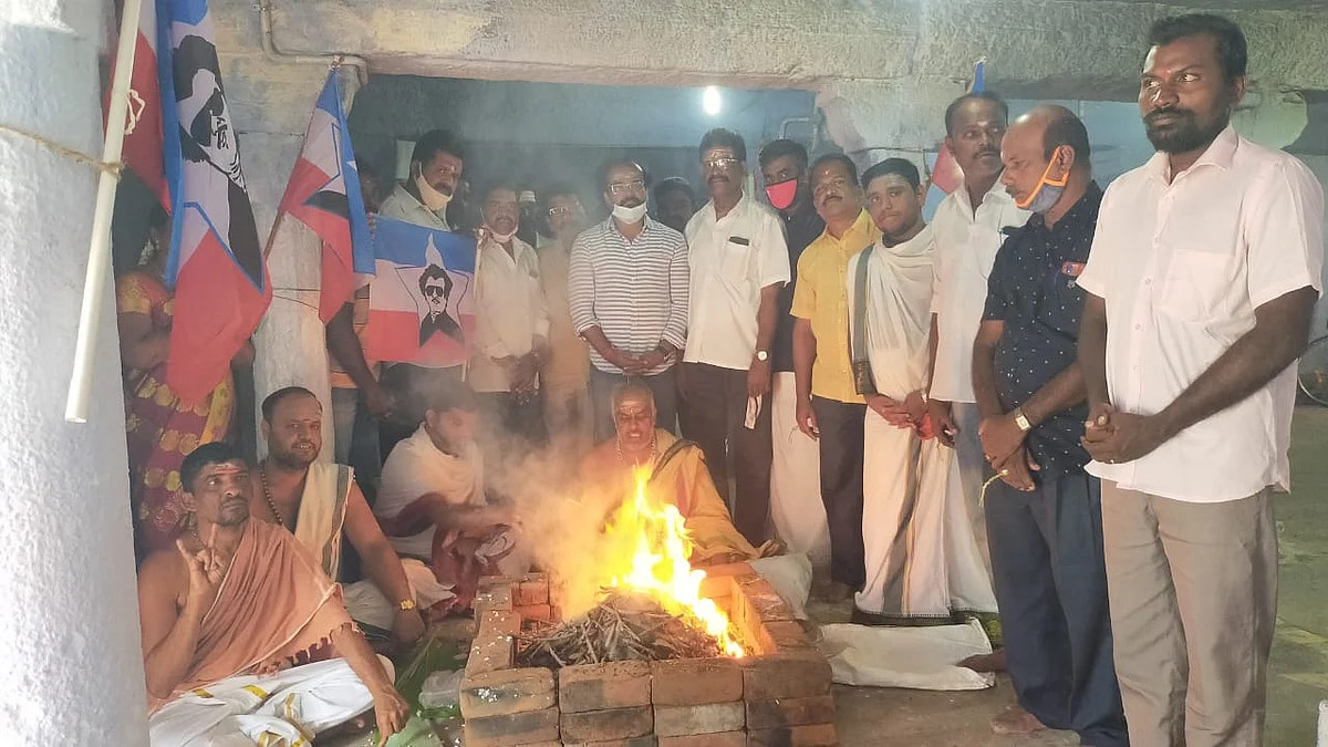 ரஜினி ரசிகர்கள் யாகம்