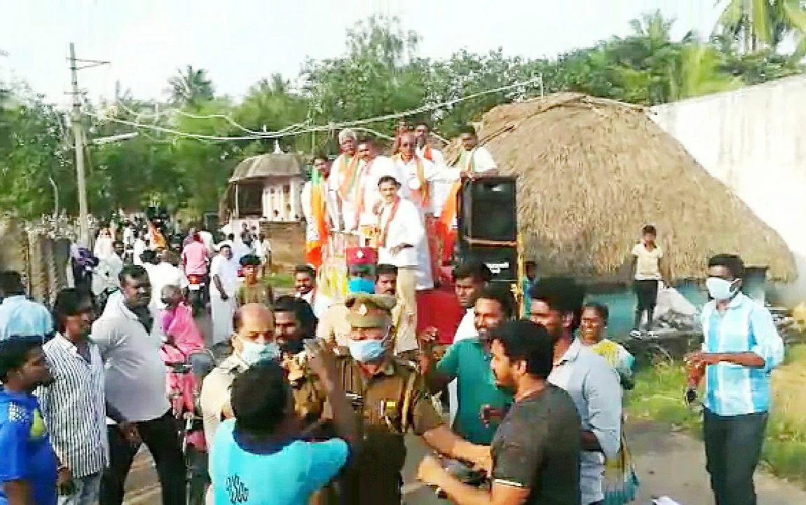 பிரசாரத்தில் பா.ஜ.க-வினர்