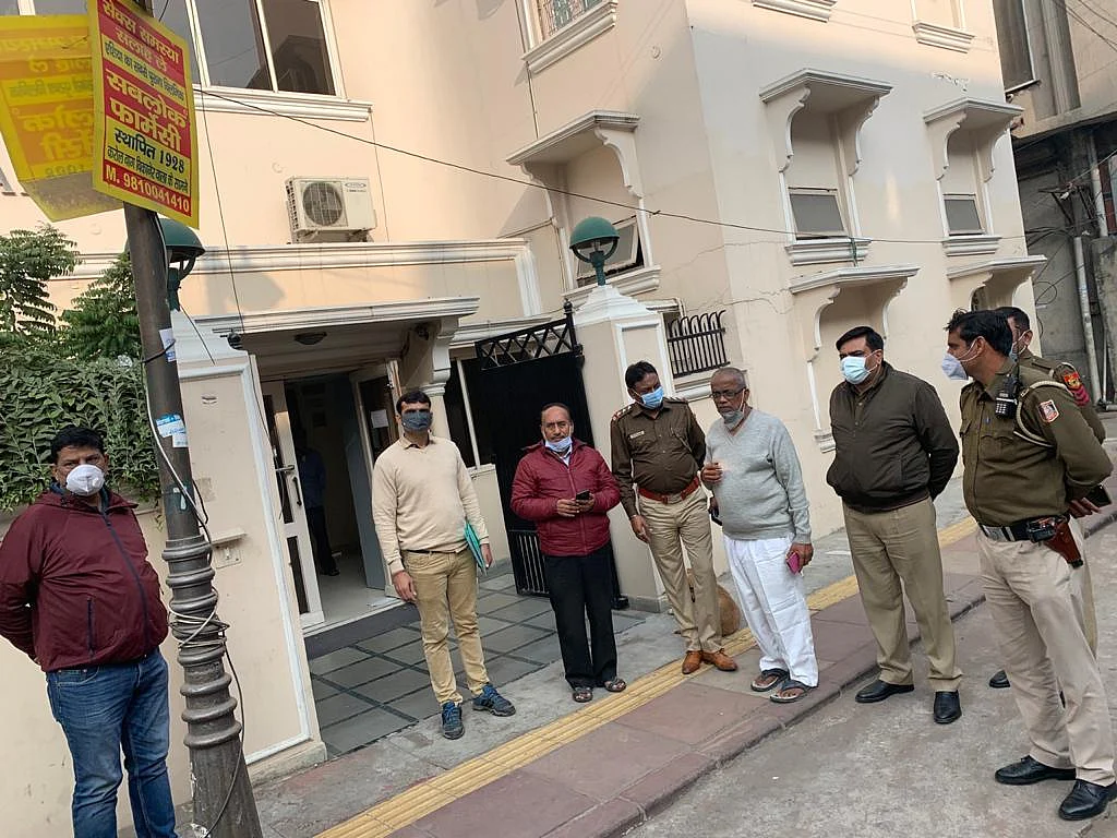 போராட்டத்துக்குச் செல்லத் தடை; தமிழக போலீஸுக்கு டிமிக்கி - டெல்லி போலீஸிடம் சிக்கிய அய்யாக்கண்ணு!