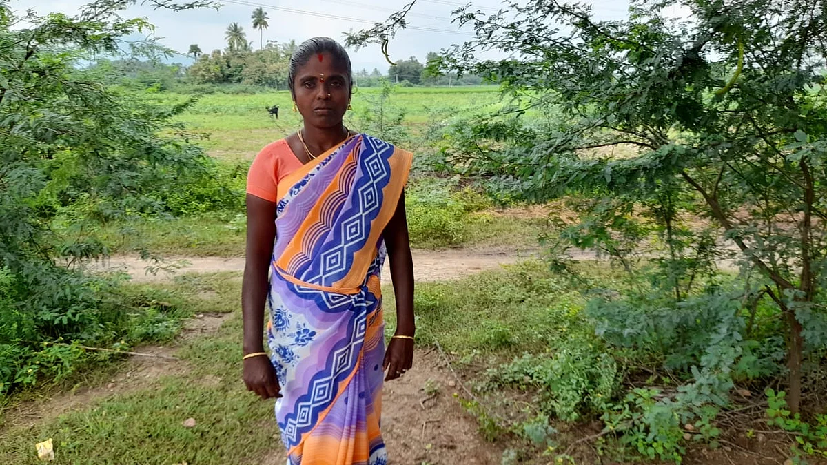 நீலா வேல்முருகன்