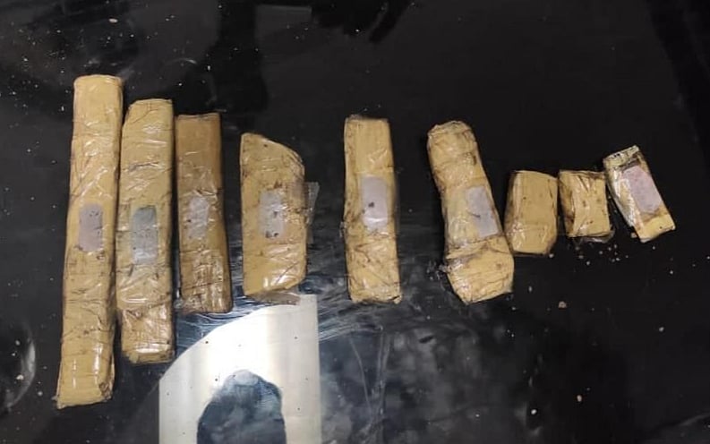 ராமநாதபுரம்: நடுக்கடலில் சிக்கிய ரூ.5 கோடி கடத்தல் தங்கம்! - அதிர்ச்சித் தகவல்