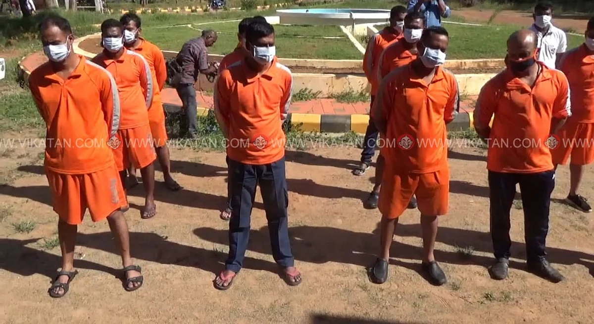 பேரிடர் மீட்புக்குழுவினர்