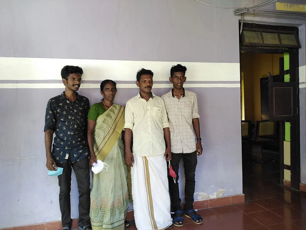 குடும்பத்தினருடன் ஆனந்தவல்லி