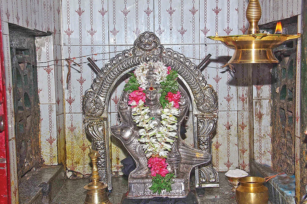 கதாயுத சனி பகவானுக்கு விசாக
வழிபாடு!