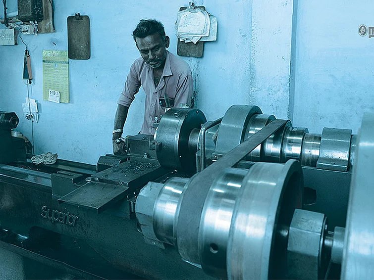 கோவை எஸ்.எம்.இ... பிழைக்க முடியாமல் காலியாகும் சிறுதொழில் நிறுவனங்கள்!
