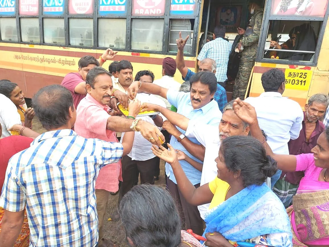 ரஜினி ரசிகர்கள் கொண்டாட்டம்