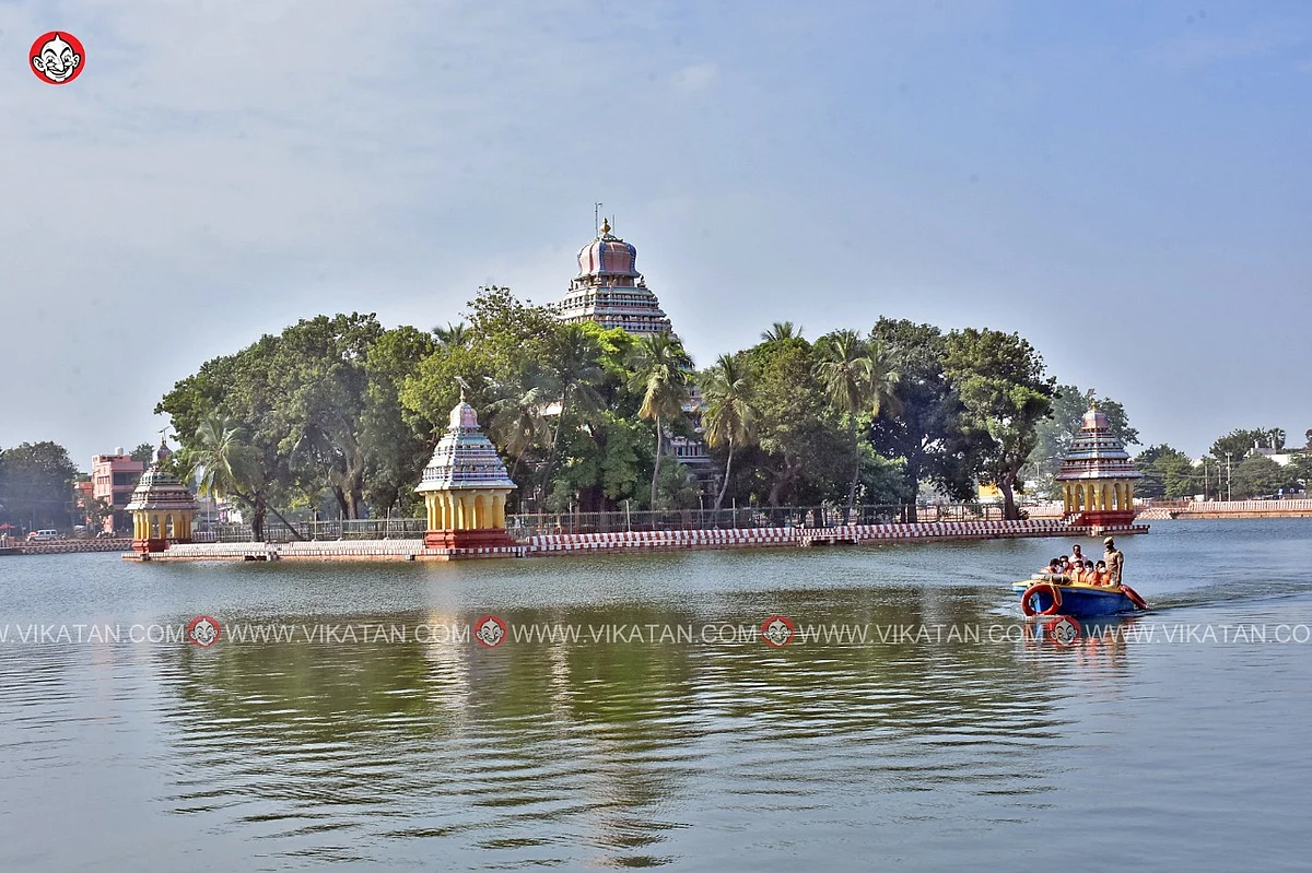 மாரியம்மன் தெப்பக்குளம்