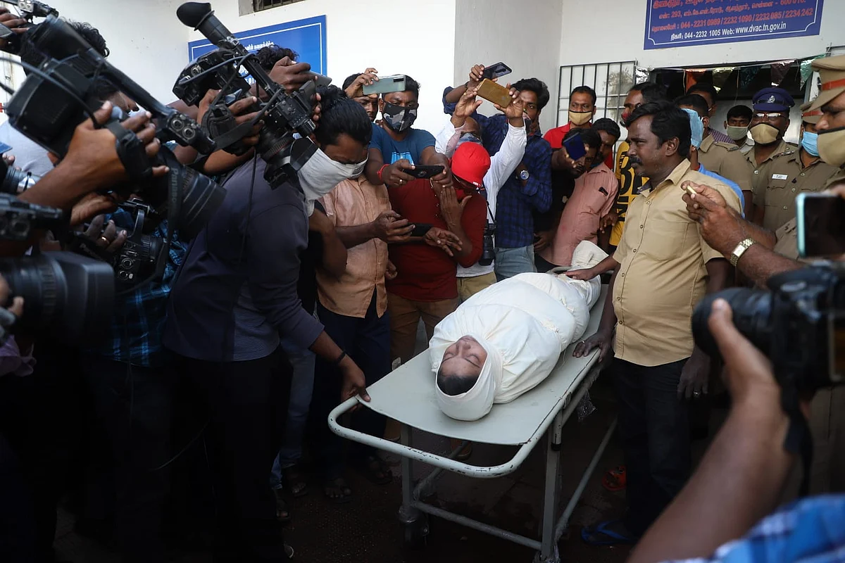 நடிகை சித்ராவின் சடலம்