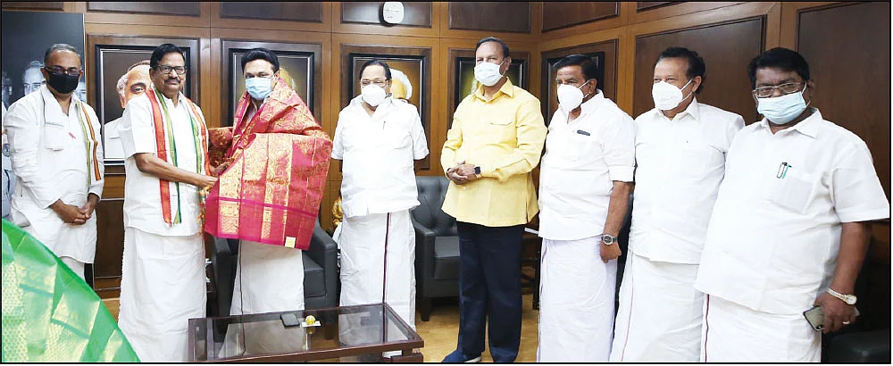 மிஸ்டர் கழுகு: பன்னீர் செக்... எடப்பாடி பக் பக்!