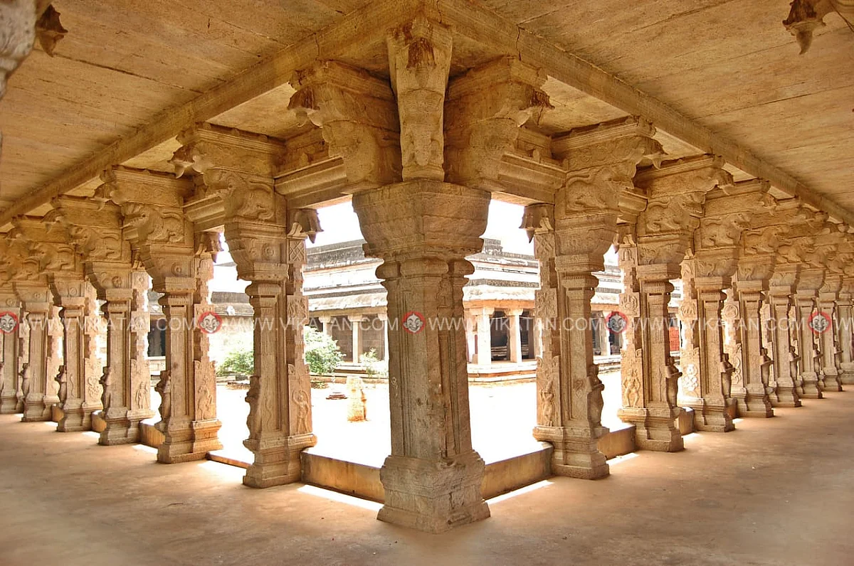 திருவட்டாறு கோயில் கல் தூண்கள்