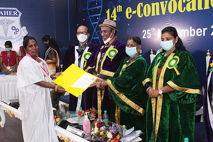 'மக்களுக்கு உதவுவதே மருத்துவம்!' | மீனாட்சி நிகர்நிலைப் பல்கலைக்கழக பட்டமளிப்பு விழா