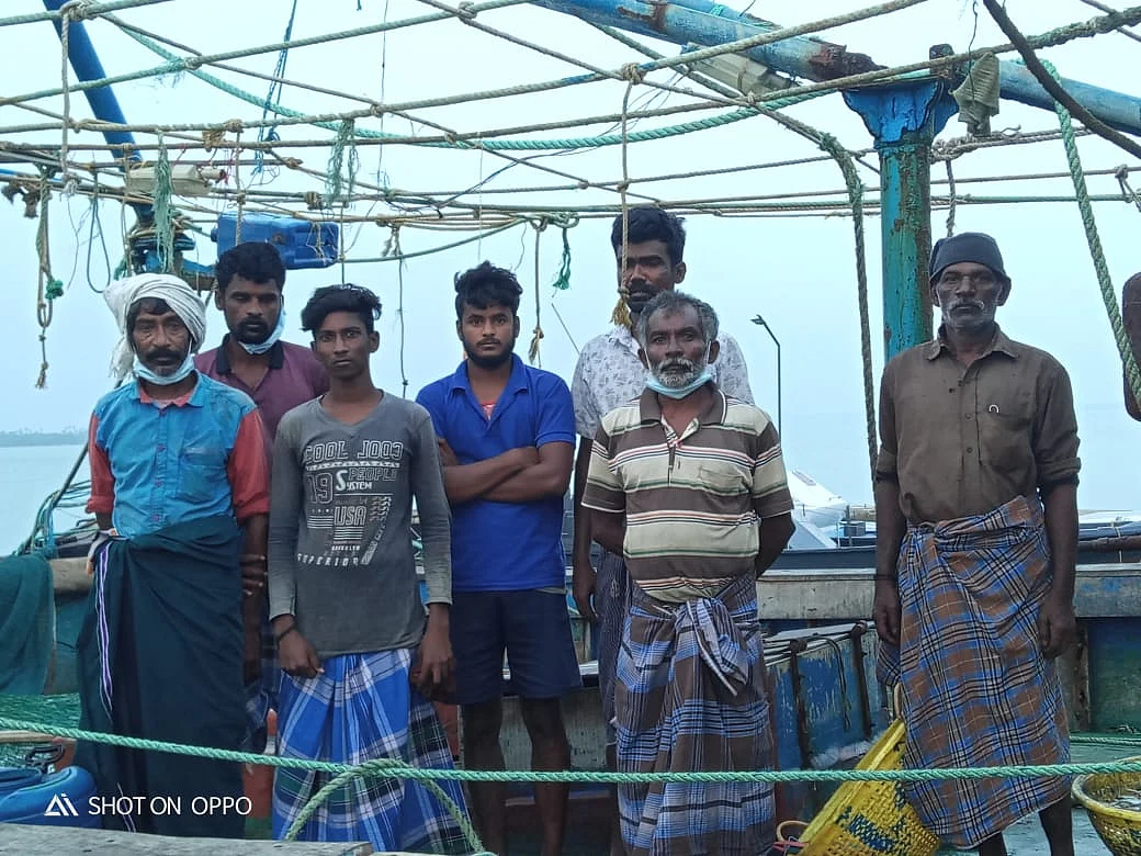 சிறைபிடிக்கப்பட்ட மீனவர்கள்