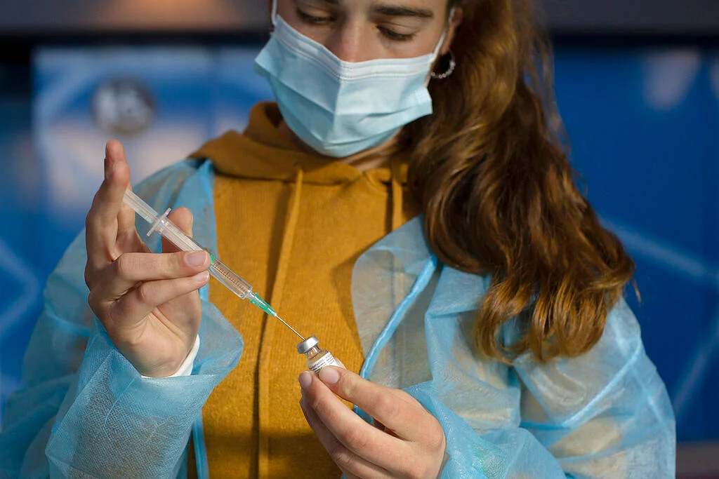 A medical professional with coronavirus vaccine