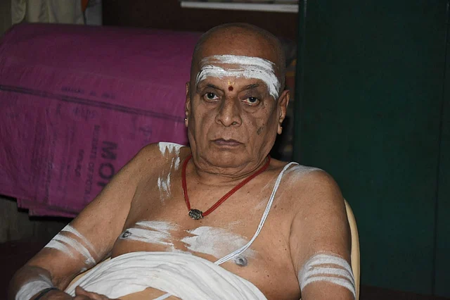 சிதம்பரம் நடராஜர் கோவில் சபையில் சுற்றி மழை நீர் சூழ்ந்துள்ளது Vikatan%2F2020-12%2F5ca040ba-b0d8-4152-a54b-e90901bf4258%2FWhatsApp_Image_2020_12_04_at_13_30_25.jpeg?auto=format%2Ccompress&format=webp&w=640&dpr=1