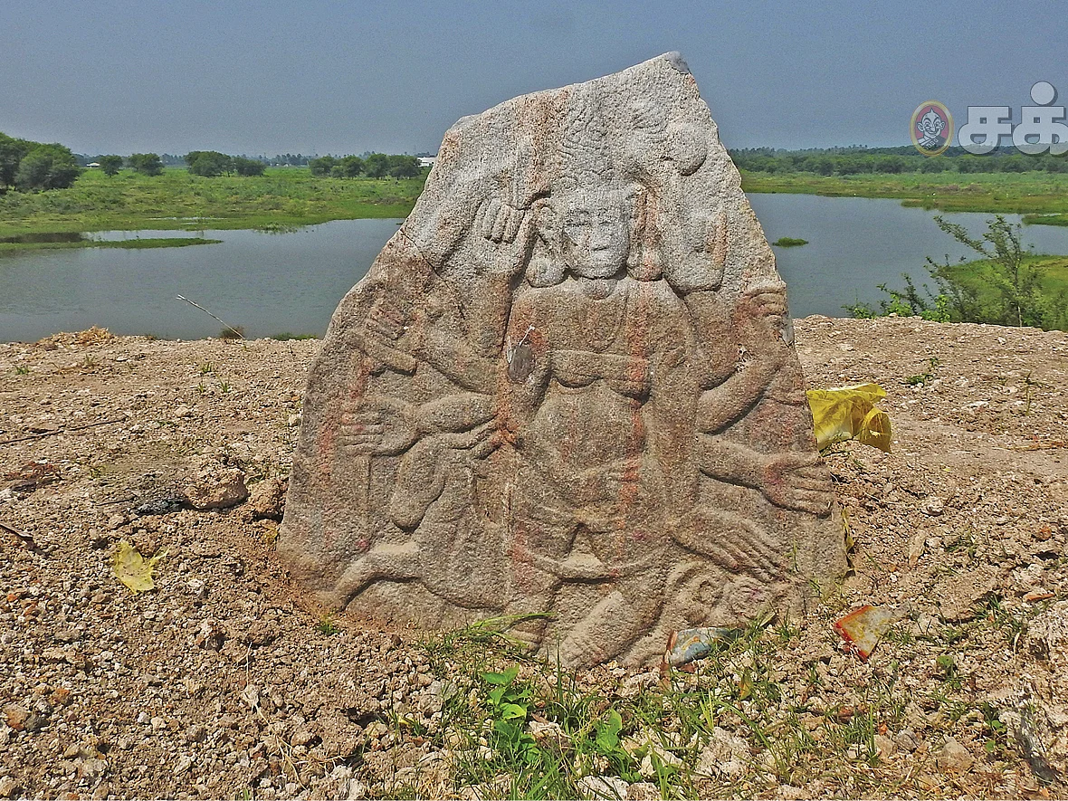 ஏரிக்கரையில் கொற்றவை சிற்பம்!