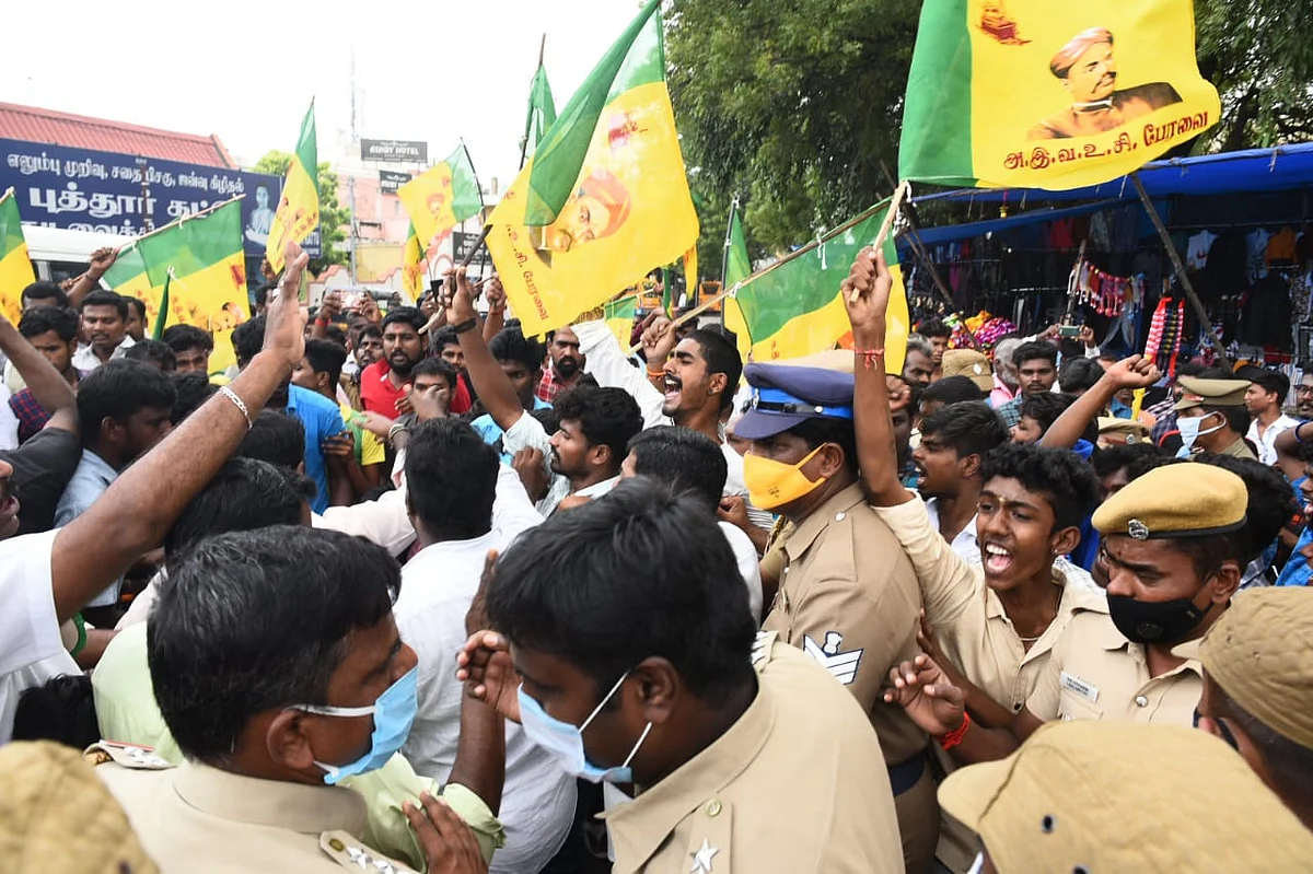 வ.உ.சி பேரவையினர்