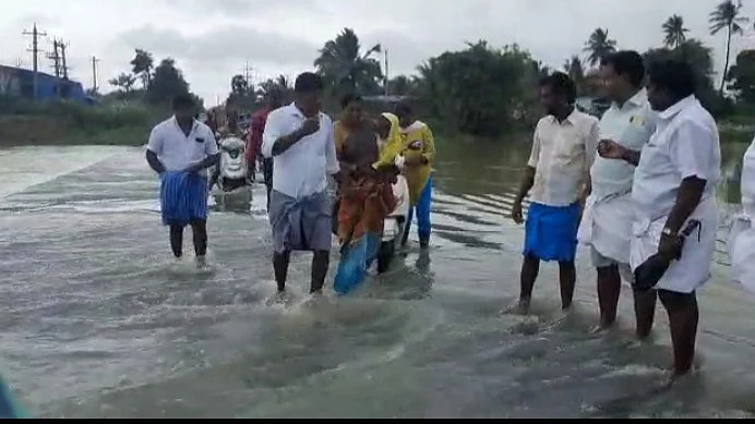 காட்டாற்றில் வெள்ளம்
