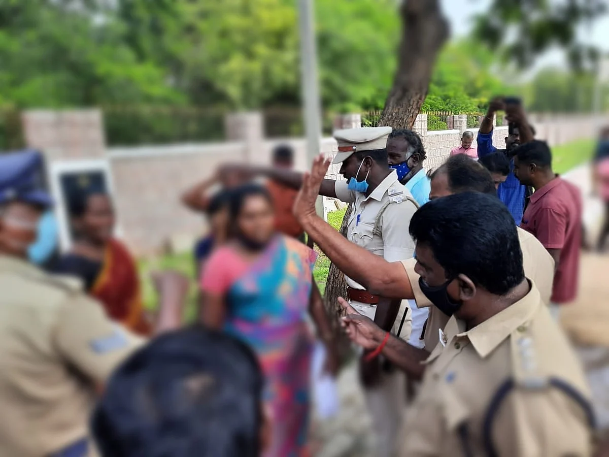 போலீஸார்