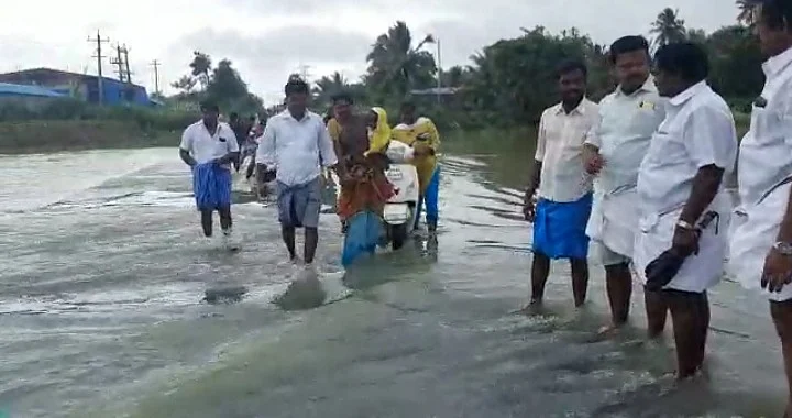 தரைப்பாலத்தில் வெள்ளம்