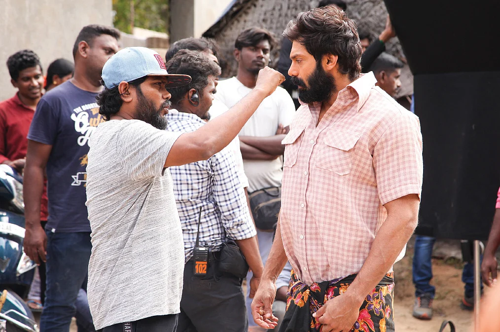 சினிமா விகடன்: ரஜினியிடம் அரசியல் பேசினேன்! விஜய்க்குக் கதை சொன்னேன்!