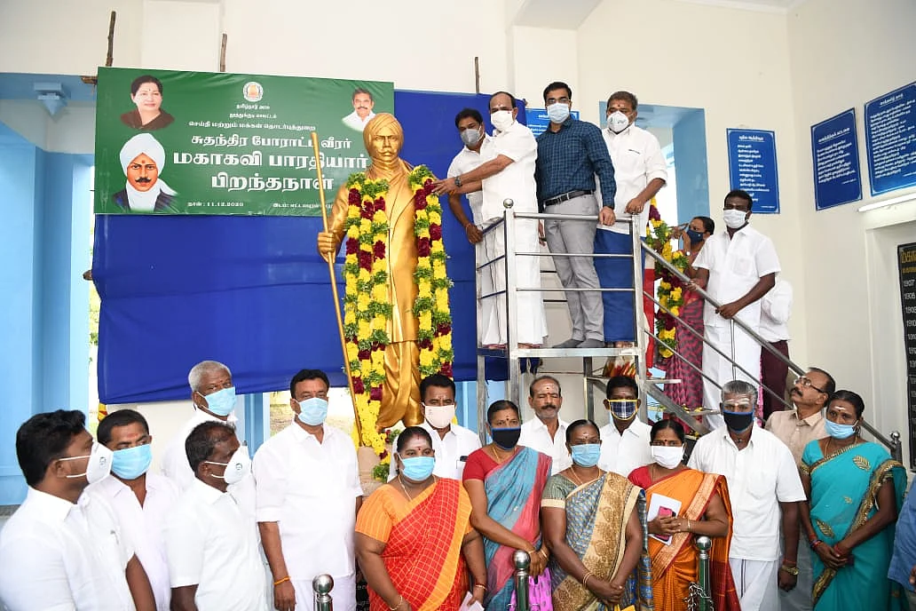 அமைச்சர் கடம்பூர் ராஜூ மரியாதை