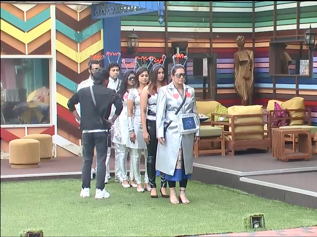 BIGG BOSS TAMIL Season 4, DAY 65 Review: Luxury points task- Robot vs Human!
