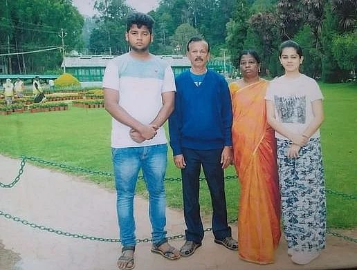 அனிதா சம்பத் குடும்பத்துடன்