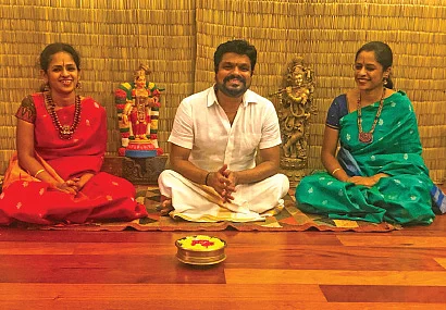 அக்கரை சகோதரிகளுடன் பாலமுரளி