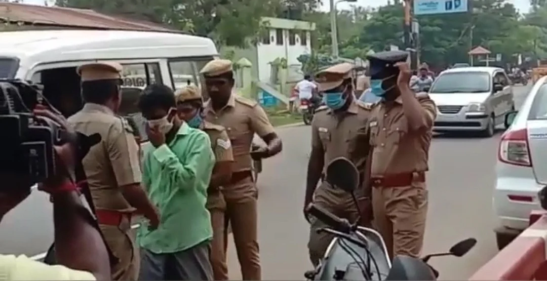 காவல்துறையினர்