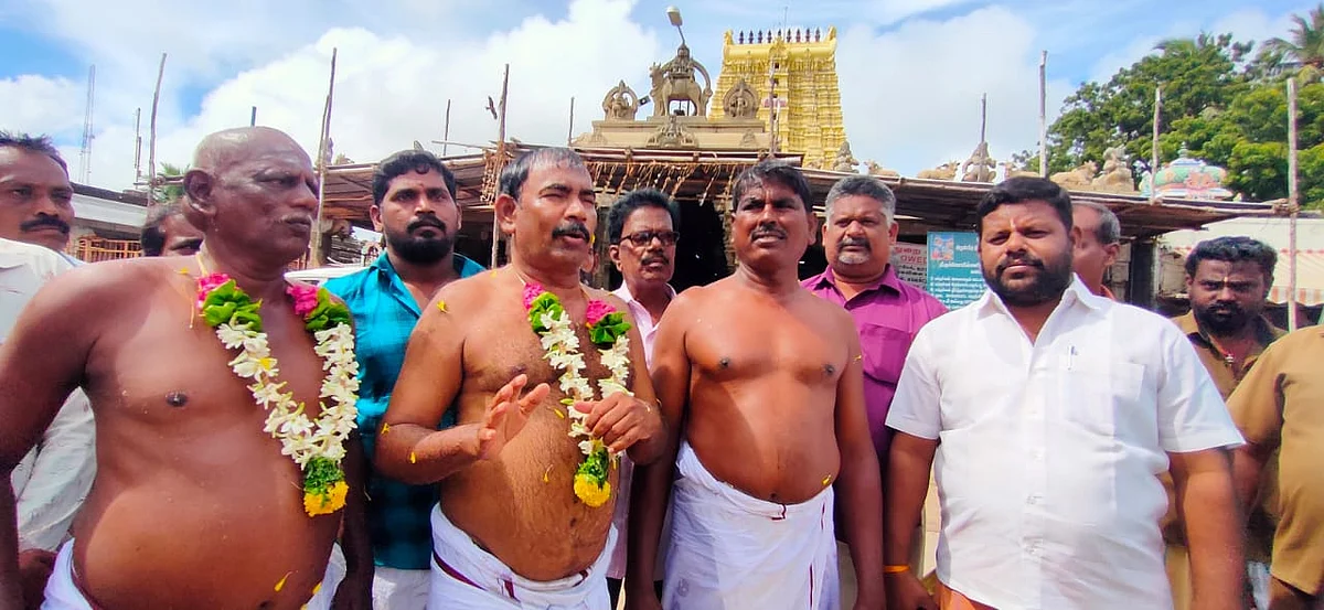 கோயிலுக்குள் நுழைய முயன்ற இ.கம்யூனிஸ்ட் கட்சியினர்
