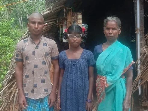 `விகடன் செய்தி, கலெக்டர் நடவடிக்கை... இப்ப பார்வை கிடைச்சிடுச்சு!' - நெகிழும் குழந்தைகள்