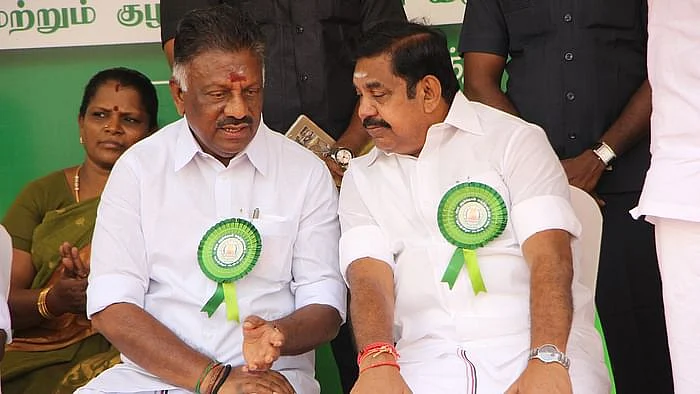 ஓ.பன்னீர்செல்வம் - எடப்பாடி பழனிசாமி