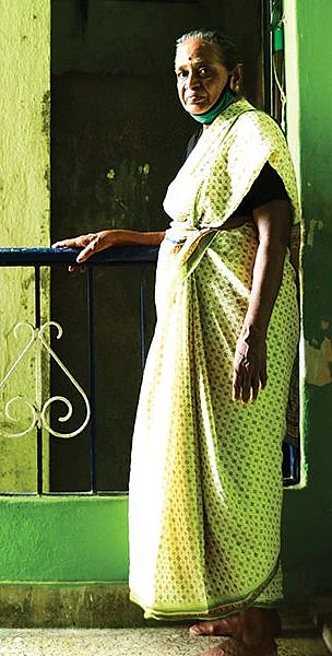 “எல்லாருமே வெளியே வந்துடுவாங்கல்ல தம்பி?”.
