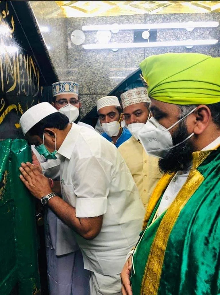 நாகூர் தர்காவில் எடப்பாடி பழனிசாமி