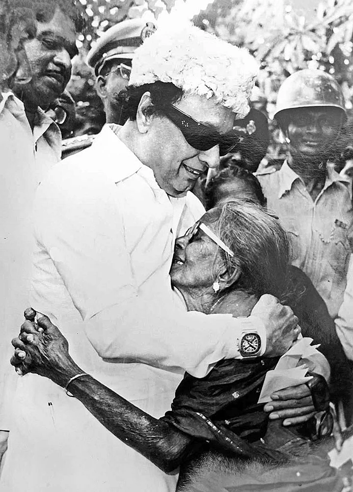 விகடன் பொக்கிஷம்: எம்.ஜி.ஆர். சில நினைவுகள் - சோலை