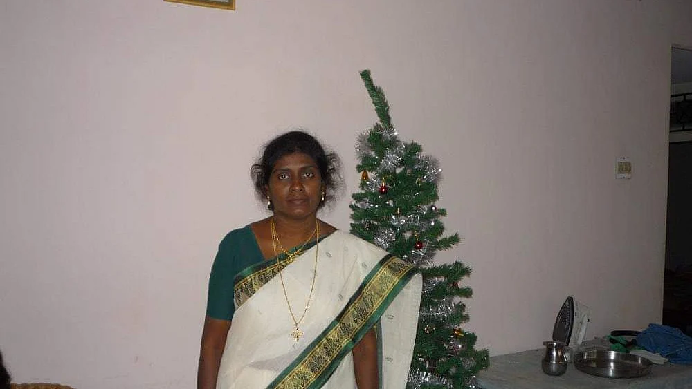மழைநீர் கால்வாயில் விழுந்து உயிரிழந்த கரோலின் பிரமிளா