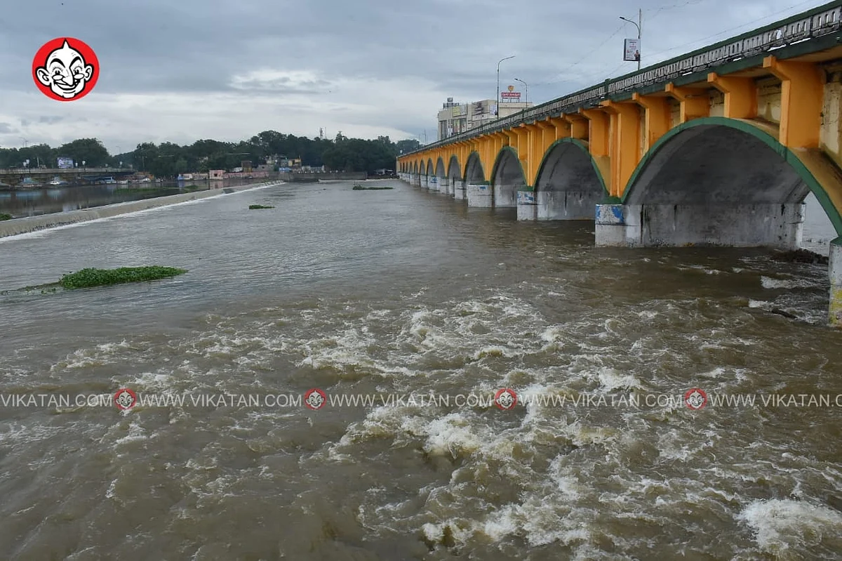 வைகையில் பெருக்கெடுத்து ஓடும் நீர்